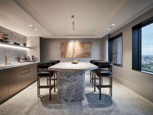 William Clarke Sky Villa with One King Bed and Lounge Access - Top Floor del hotel Pullman East Melbourne. Foto 4