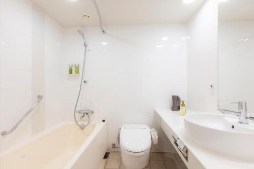 Habitación Doble con 2 camas y 1 cama supletoria - Planta Executive - No fumadores del hotel Gracery Ginza. Foto 6