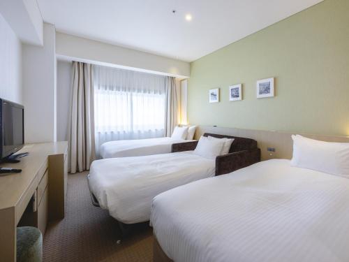 Habitación doble con 2 camas y cama supletoria - No fumadores (Servicios ReFa) del hotel Gracery Ginza. Foto 6
