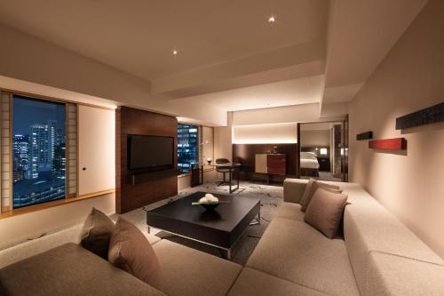 Suite Executive Tower - Cama extragrande del hotel Hilton Tokyo. Foto 6