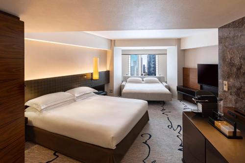 Habitación Executive con sofá cama - 1 cama extragrande del hotel Hilton Tokyo. Foto 1