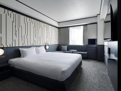 Habitación Superior con cama extragrande del hotel Mitsui Garden Shiodome Italia-gai. Foto 4