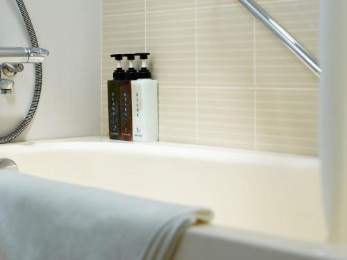 Superior Twin Room with Tokyo Tower View del hotel Mitsui Garden Shiodome Italia-gai. Foto 2