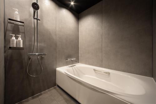 Residential Suite Room with Sushi Dining Credit del hotel Namba Oriental. Foto 18