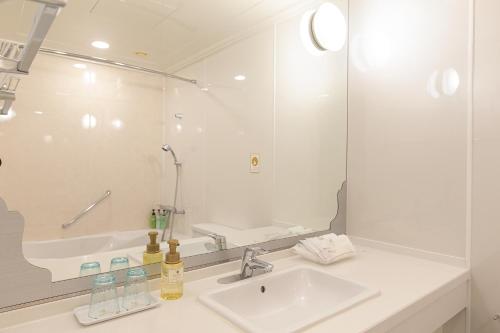 Habitación Doble Standard con acceso al salón - 2 camas - No fumadores del hotel Namba Oriental. Foto 5