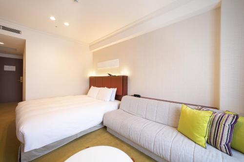 Superior King Room with Lounge Access - Non - Smoking del hotel Namba Oriental. Foto 4