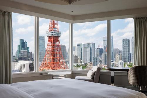 (Habitación n.° 17) Habitación panorámica en esquina con cama extragrande, bañera y vistas la Torre de Tokio - Plantas 19 - 28 - No fumadores del hotel The Prince Park Tower Tokyo