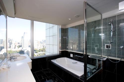 Habitación Esquinera Panorámica con vistas a la Torre de Tokio - 1 cama extragrande - No fumadores del hotel The Prince Park Tower Tokyo