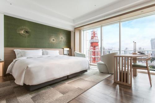 Habitación con cama extragrande y vistas a la Torre de Tokio - Planta alta - No fumadores del hotel The Prince Park Tower Tokyo. Foto 3