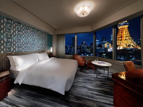 (Habitación n.° 17) Habitación en esquina con cama extragrande, bañera y vistas la Torre de Tokio - Plantas 3 - 18 - No fumadores del hotel The Prince Park Tower Tokyo. Foto 1