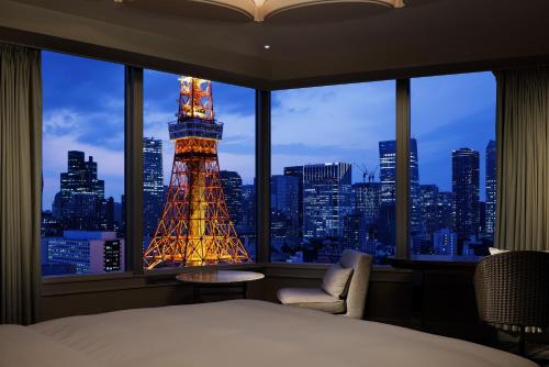 (Habitación n.° 17) Habitación panorámica en esquina con cama extragrande, bañera y vistas la Torre de Tokio - Plantas 19 - 28 - No fumadores del hotel The Prince Park Tower Tokyo. Foto 3