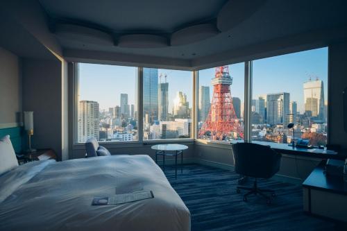 (Habitación n.° 17) Habitación panorámica en esquina con cama extragrande, bañera y vistas la Torre de Tokio - Plantas 19 - 28 - No fumadores del hotel The Prince Park Tower Tokyo. Foto 5