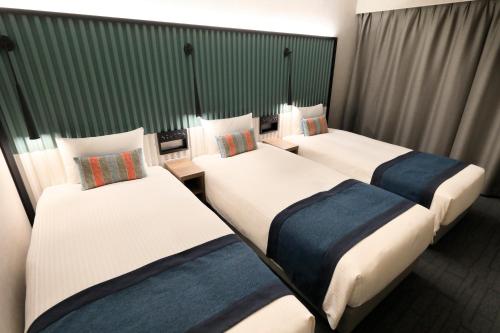 Habitación Triple Deluxe de 21 m² - No fumadores del hotel The Knot Tokyo Shinjuku. Foto 9