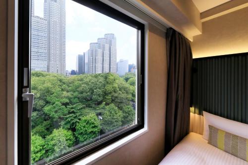 Habitación Doble Superior de 17 m² con vistas al parque - 2 camas - No fumadores del hotel The Knot Tokyo Shinjuku. Foto 6
