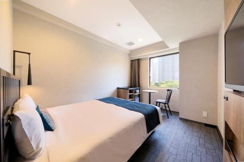 Habitación Superior de 17 m² con vistas al parque - 1 cama grande - No fumadores del hotel The Knot Tokyo Shinjuku. Foto 8
