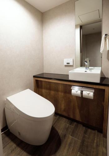 Habitación Doble Deluxe Extragrande de 30 m² - 2 camas - Planta superior - No fumadores del hotel The Knot Tokyo Shinjuku. Foto 5