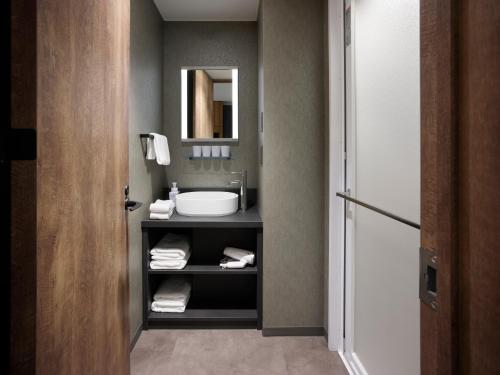 Habitación Deluxe Fouth de 28 m² en la primera planta del hotel The Knot Tokyo Shinjuku. Foto 1