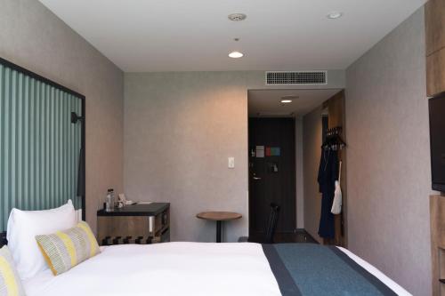 Habitación Superior Hollywood de 17 m² con vistas al parque - Planta superior - No fumadores del hotel The Knot Tokyo Shinjuku. Foto 2