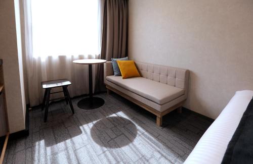 Habitación Doble Superior de 16 m² con sofá - No fumadores del hotel The Knot Tokyo Shinjuku. Foto 1