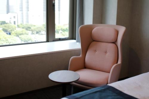 Habitación Doble Deluxe de 23 m² con vistas al parque - 2 camas - Planta superior - No fumadores del hotel The Knot Tokyo Shinjuku. Foto 2