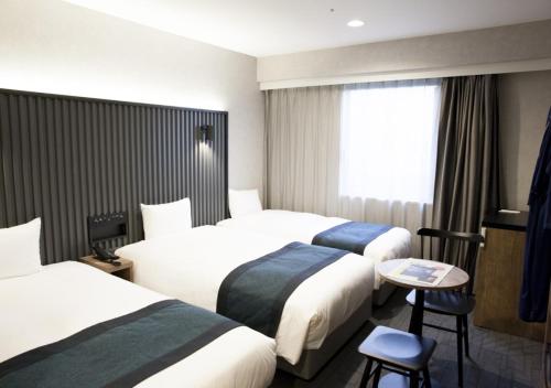 Habitación Triple Deluxe de 20 m² - Planta superior - No fumadores del hotel The Knot Tokyo Shinjuku. Foto 1