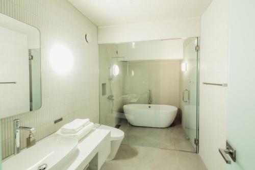 Suite con terraza de 109 m² con salida tardía a las 11:00 - No fumadores del hotel The Knot Tokyo Shinjuku. Foto 1