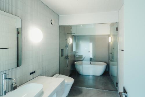 Suite con terraza de 109 m² con salida tardía a las 11:00 - No fumadores del hotel The Knot Tokyo Shinjuku. Foto 10