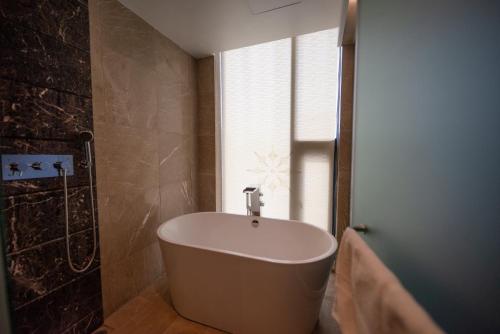 Habitación con 2 camas grandes del hotel The One Boutique. Foto 4