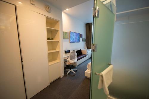 Habitación doble deluxe con cama grande y balcón del hotel The One Boutique. Foto 12