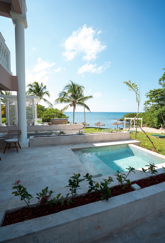 Superior Junior Suite Private Pool Ocean View del hotel Grand Palladium Jamaica Resort and Spa All Inclusive