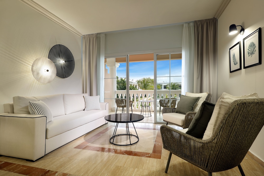 Suite junior, junto a la piscina del hotel Grand Palladium Jamaica Resort and Spa All Inclusive. Foto 1