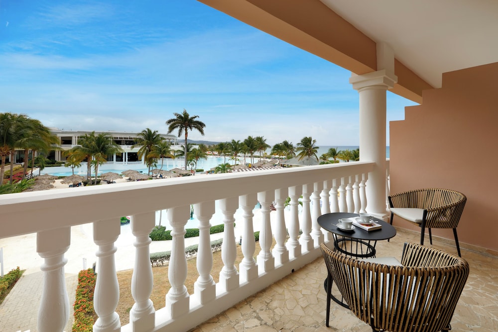 Suite junior, junto a la piscina del hotel Grand Palladium Jamaica Resort and Spa All Inclusive. Foto 4