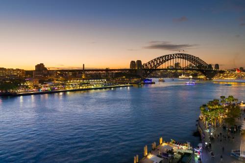 Apartamento de una habitación con vistas al puerto del hotel Pullman Quay Grand Sydney Harbour. Foto 5