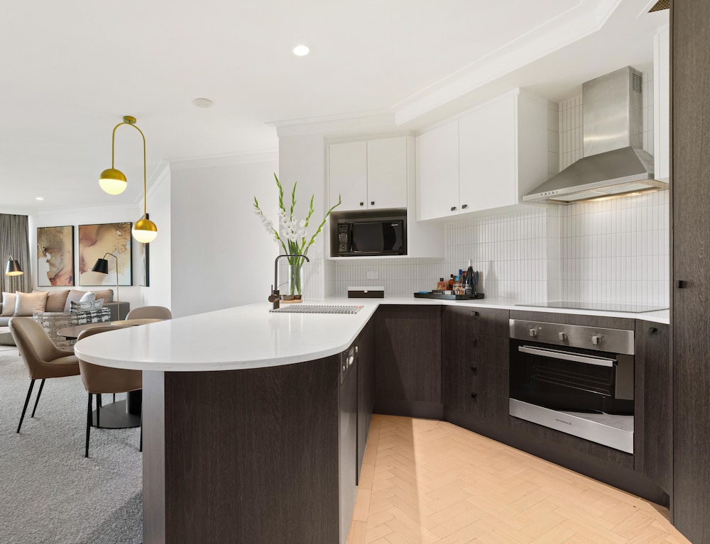 Apartamento Deluxe de dos habitaciones con camas King y vistas al jardín del hotel Pullman Quay Grand Sydney Harbour. Foto 4