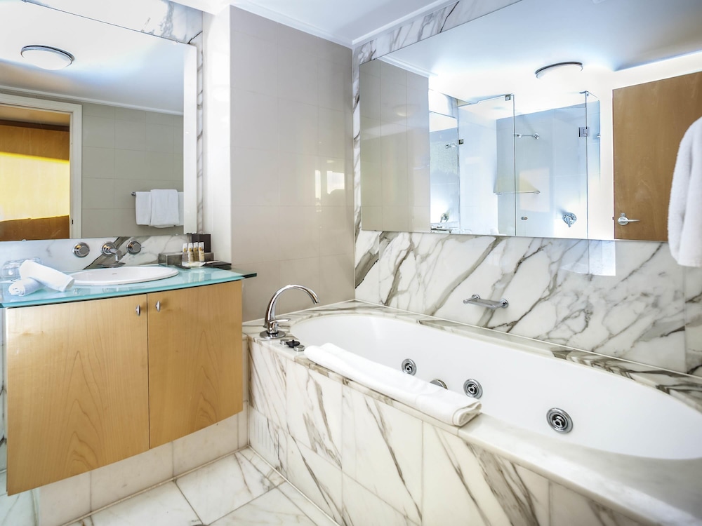 Apartamento de dos habitaciones con vistas al puerto (sin renovar) del hotel Pullman Quay Grand Sydney Harbour. Foto 4