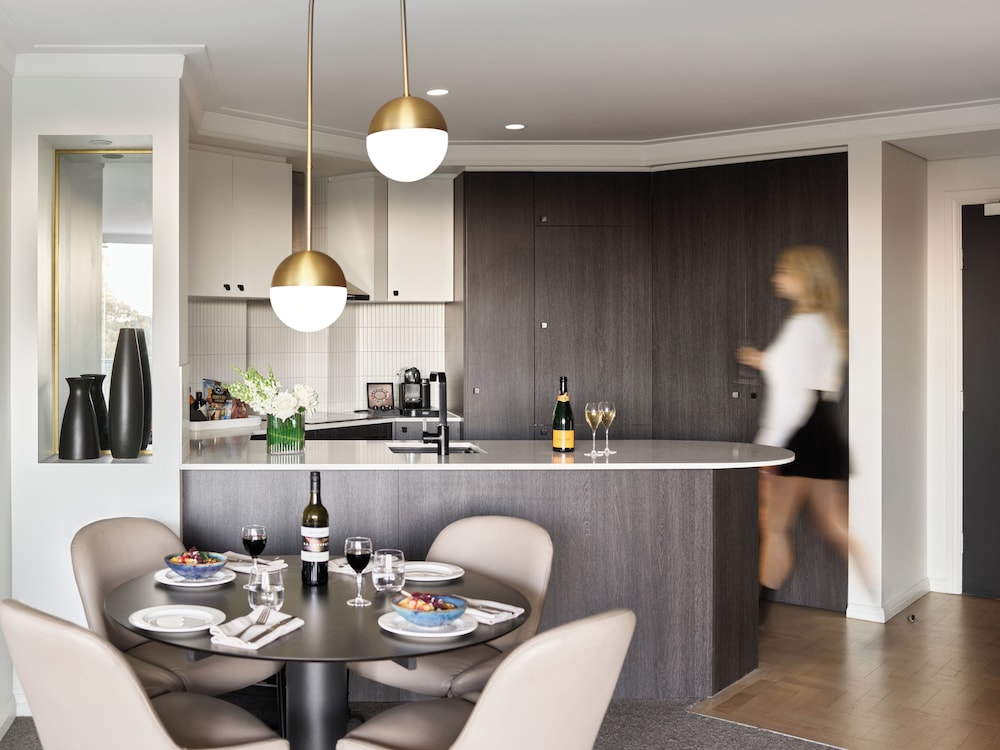 Apartamento Deluxe de dos habitaciones con camas King y vistas al puerto del hotel Pullman Quay Grand Sydney Harbour. Foto 3