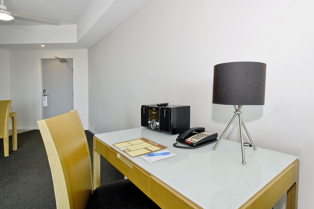 Apartamento de 2 dormitorios con vistas a la ciudad del hotel Mantra Pandanas. Foto 1