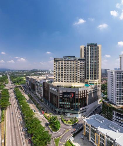 2 camas individuales del hotel Hyatt Place Johor Bahru Paradigm Mall. Foto 3