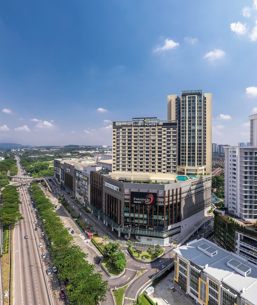 1 cama King con vistas a la piscina del hotel Hyatt Place Johor Bahru Paradigm Mall. Foto 6