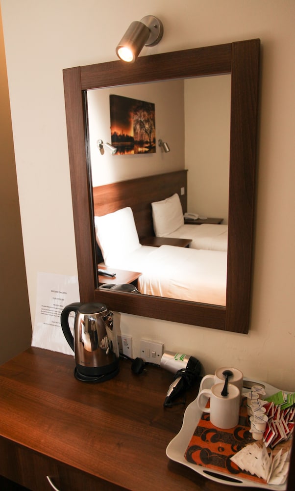 Habitación triple estándar del hotel Ascot Hyde Park. Foto 4