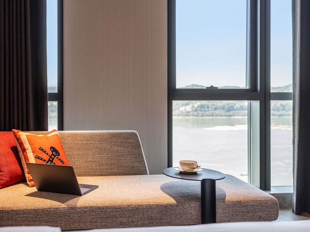 Habitación Ejecutiva con 1 cama king size, vistas al río del hotel Grand Mercure Yichang Waitan. Foto 1