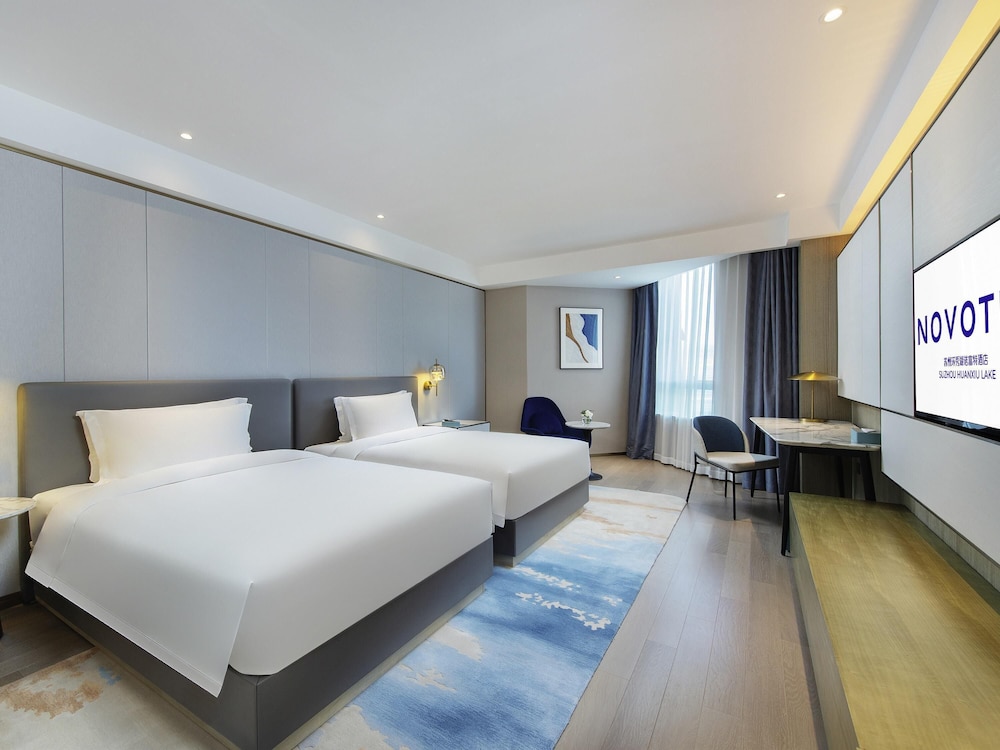 Habitación Deluxe con 2 camas individuales del hotel Novotel Suzhou Huanxiu Lake. Foto 1
