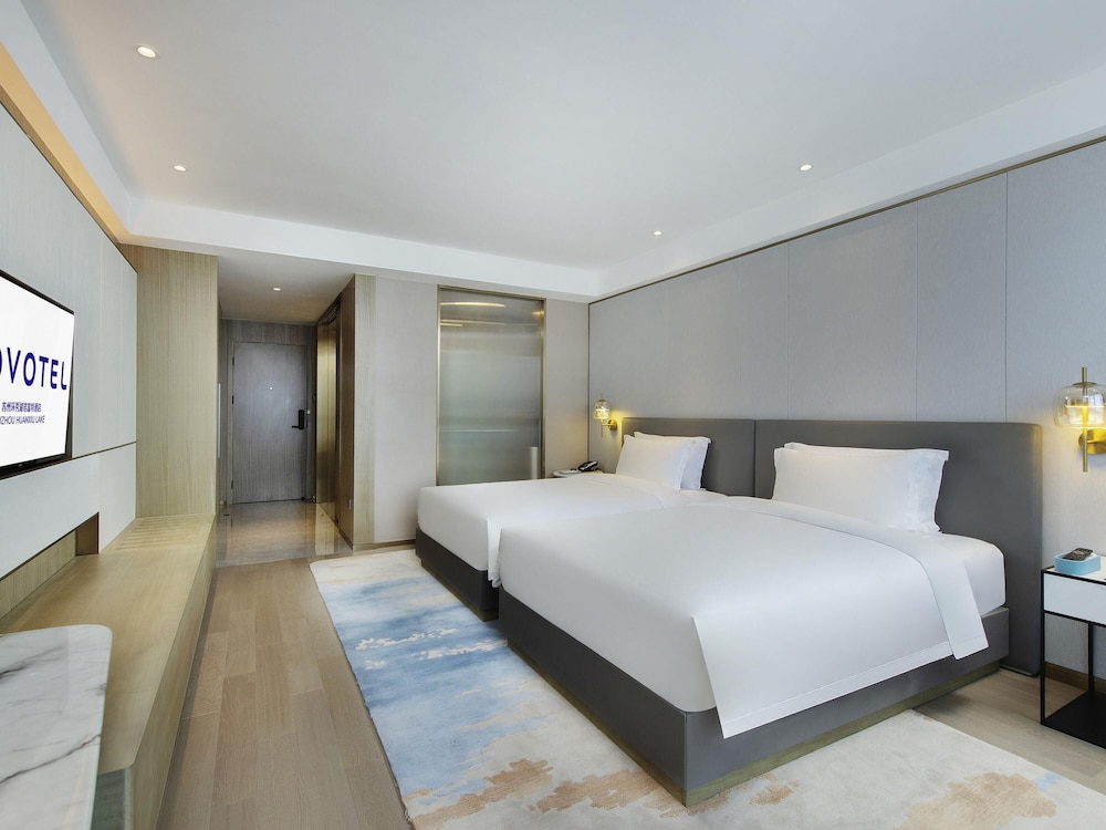 Habitación Deluxe con 2 camas individuales del hotel Novotel Suzhou Huanxiu Lake. Foto 3