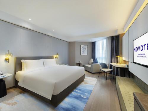 Habitación Deluxe con 1 cama king size, vistas a la ciudad del hotel Novotel Suzhou Huanxiu Lake