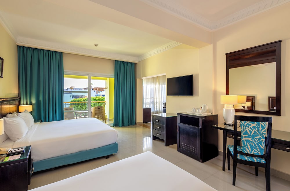 Suite, vistas a la piscina del hotel Sierra Sharm El Sheikh - All-inclusive