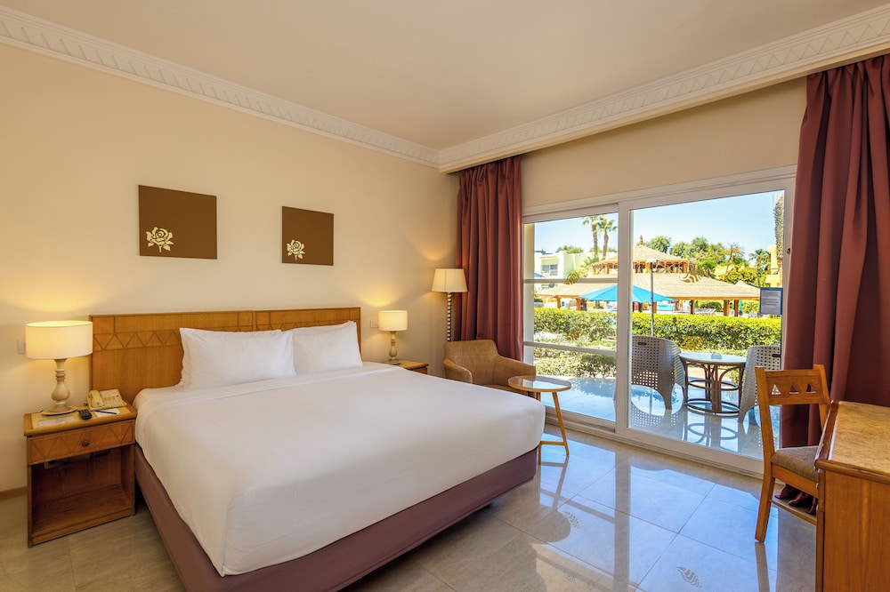 Habitación, 1 cama de matrimonio grande, vistas a la piscina del hotel Sierra Sharm El Sheikh - All-inclusive