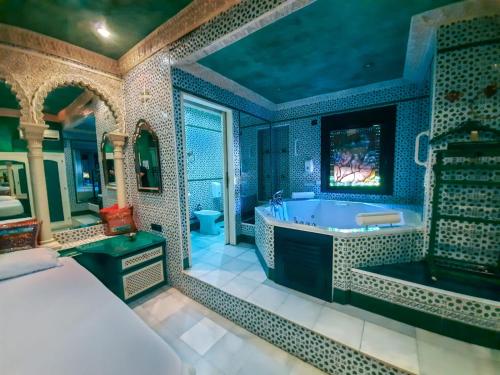 Suite Lujo Jacuzzi 1 Cama super king Normal del hotel Hostal Avenida Andalucia