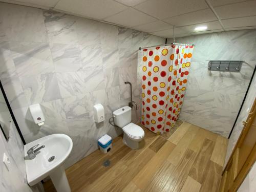 Habitación Doble con bañera de hidromasaje del hotel Hostal Avenida Andalucia. Foto 5