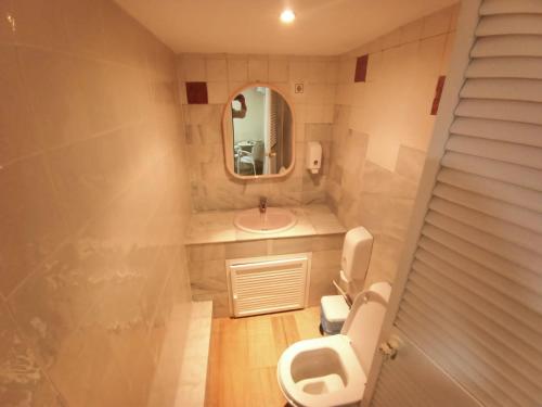 Habitación Doble con bañera de hidromasaje del hotel Hostal Avenida Andalucia. Foto 11