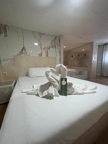 Habitación Doble con bañera de hidromasaje del hotel Hostal Avenida Andalucia. Foto 12